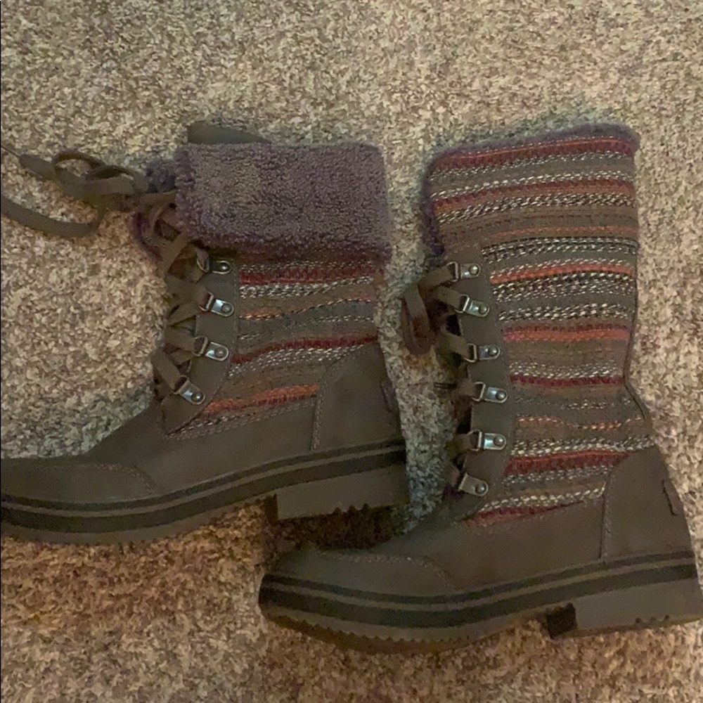 Grey boots
